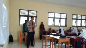 DISEMINASI INFORMASI MELALUI INSERT KONTEN KEPADA KELOMPOK PELAJAR SMPN 2 LABUHAN HAJI