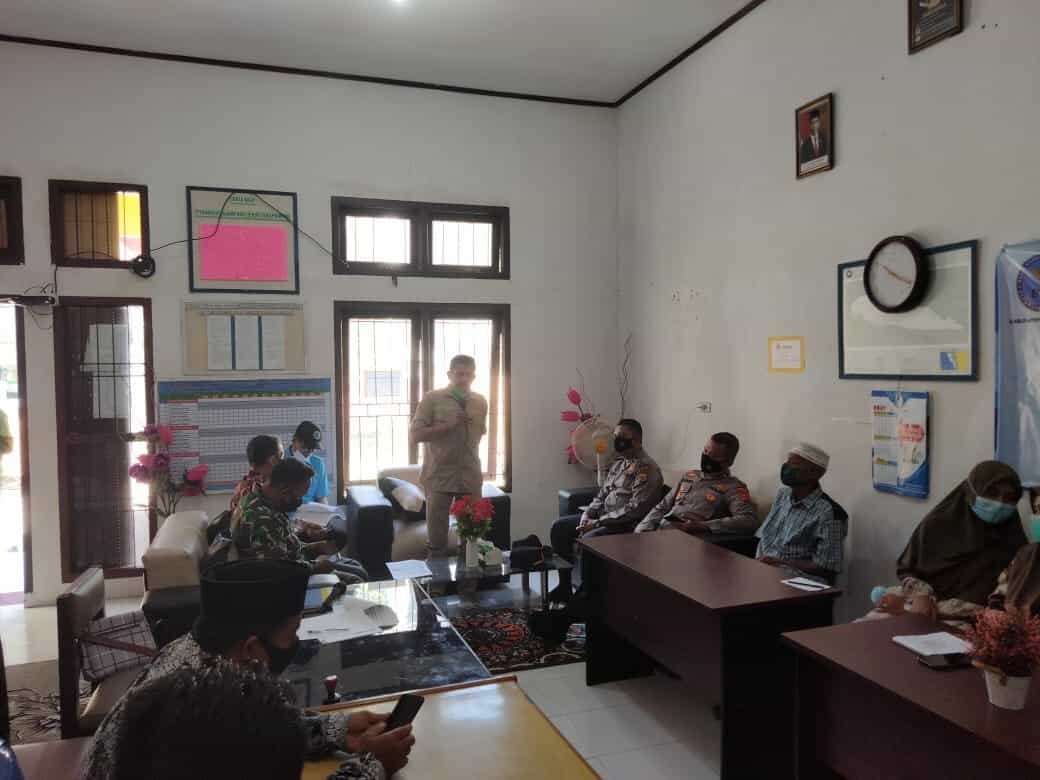 Panton Pawoh Tingkatkan Ketahanan Keluarga Wujudkan Gampong BERSINAR Camat Labuhanhaji Barat Said Suhardi, S.Pd memberikan kata sambutan