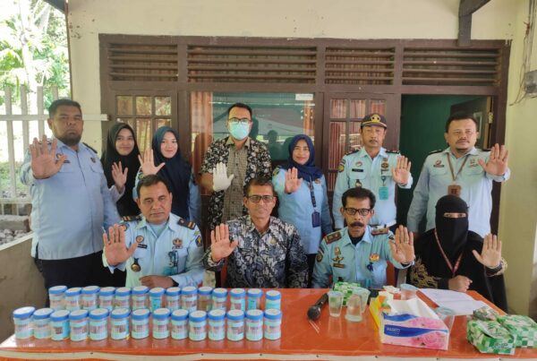 Pemeriksaan Urine Kepada Seluruh Pegawai Rutan Kelas II B Tapaktuan