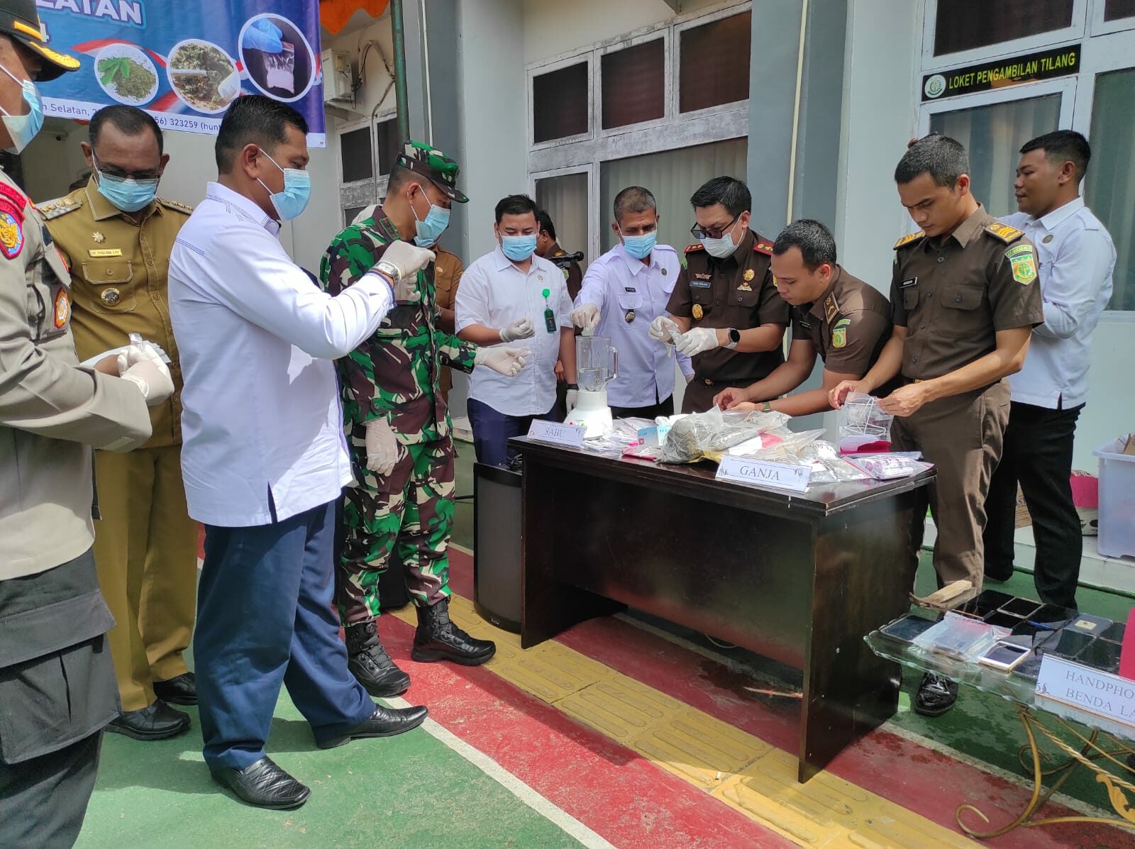 Kepala BNNK Aceh Selatan Menghadiri Kegiatan Pemusnahan Barang Bukti dan Barang Rampasan Kejaksaan Negeri Aceh Selatan yang telah Berkekuatan Hukum Tetap atau Inkracht Periode Bulan Februari s/d November Tahun 2024